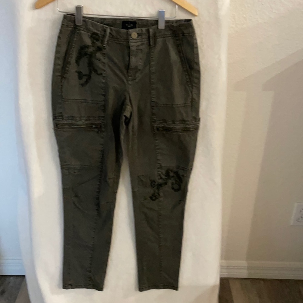White House Black Market “The Slim Crop” cargo style pants woman’s size 2